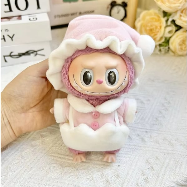 /RYI/Vain vaatteet 17cm vedettävä kangasnukke riipus Labubu nuken vaatteet munan kuoren pyjama kolmiosainen setti söpö Pink