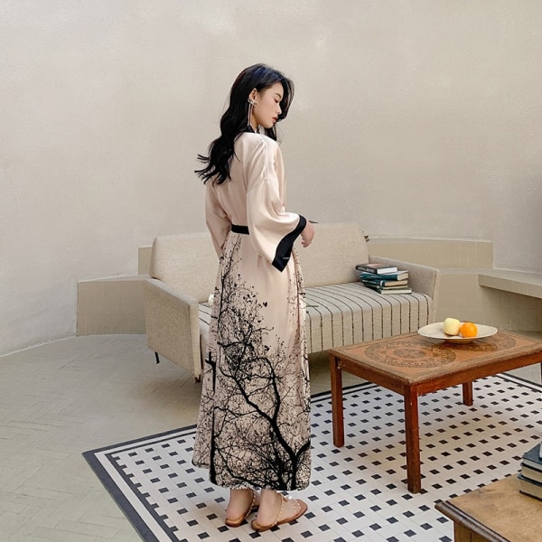 Blommig lång kimonorock för kvinnor Lång satängrock Lång sidenrock Dam Kimonos Silkeslen morgonrock Cover Up, One Size