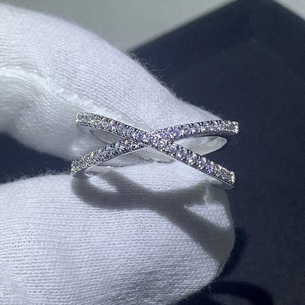 Guldpläterad X-ring gnist Cubic Zirconia Stapelbar tumring Simulerade diamantbröllopsringar Criss Cross-ringar för （2st）