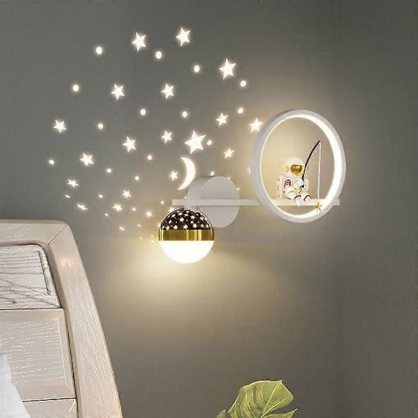 Vegglampe for barnerom, kreativ astronaut, tegneserieastronaut, stjernehimmel, soverom, nattbordslampe white