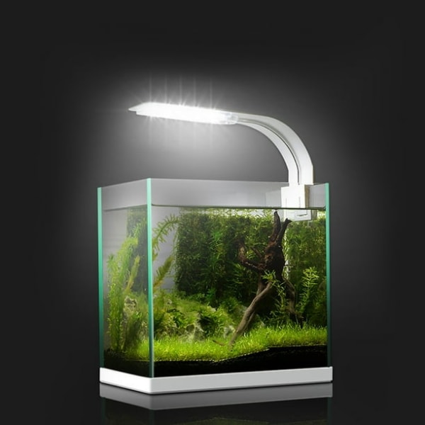10 W:n ultraohut LED-akvaariovalaisin akvaariolamppu kiinnikkeellä - Ihanteellinen akvaarioihin, vesisäiliöihin, lemmikkihäkkeihin jne.