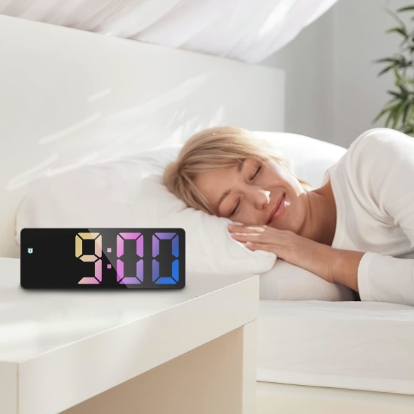Digitaalinen herätyskello, sateenkaarikello makuuhuoneeseen, moderni pöytäkello lämpötilanäytöllä, säädettävä kirkkaus, ääniohjaus,