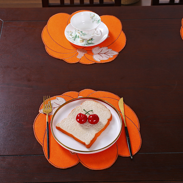 4 st Höst Pumpa Underlägg Höst Thanksgiving Skörd Orange Bord Underlägg Broderade 12'' Dekorativa Underlägg