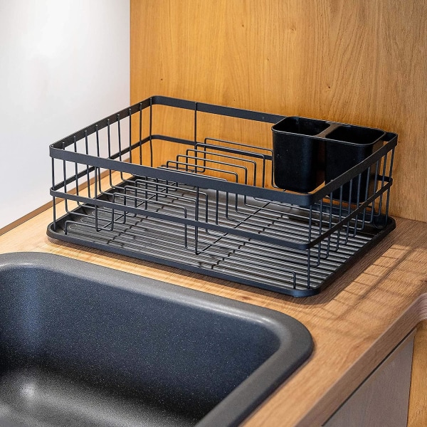 Matt svart metall oppvaskstativ (42 X 31,5 X 15,5 cm) - Oppvaskstativ over vask med bestikkholder og plast dryppbrett for oppbevaring