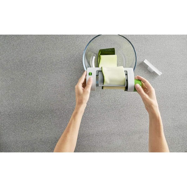 Veggie Sheet Slicer on innovatiivinen hedelmä- ja vihannesleikkuri, jolla voit tehdä ohuita viipaleita.