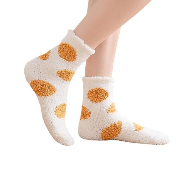 Fuzzy tofflor för damer, varma och fluffiga vintersockor, tjocka mjuka sovstrumpor med prickar (4 par)