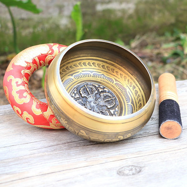 Klassisk sett med tibetanske sangskåler, gravert med Buddha og mantraer, for meditasjon og helbredelse av chakraer, Håndlaget i Nepal med 7