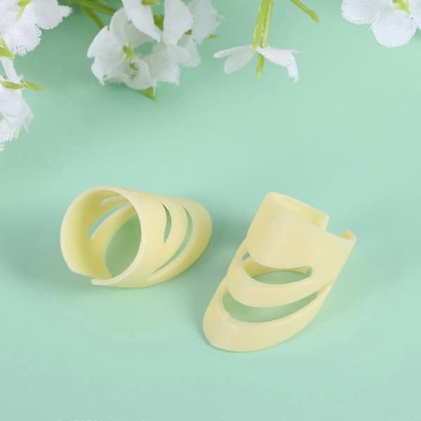 2 Set Gitarr Fingerplektrum DIY Plast Fingertoppsskydd Fingerplektrum för Gitarr Bas Mandolin Ukulele (Storlek M, 3st/Set)