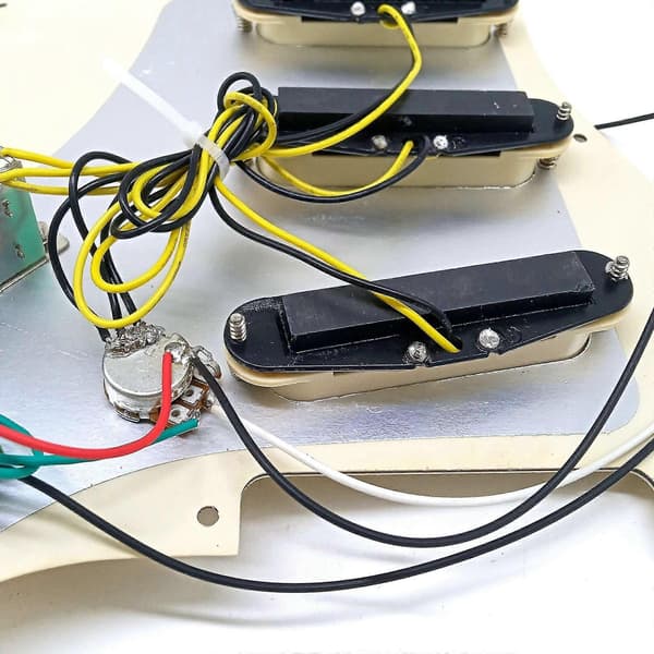 Elektrisk Gitarr Plektrumskydd Mikkrofoner Laddad Förkopplad Skrapskydd Monteringssats Sss Gul