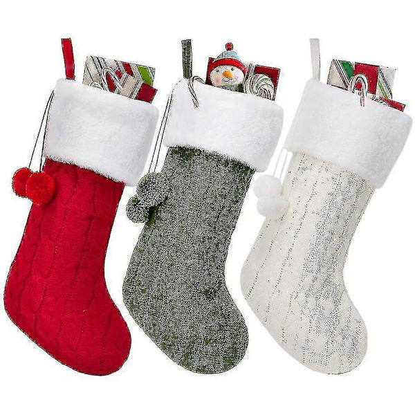 Stickad julstrumpa med julgransprydnader red