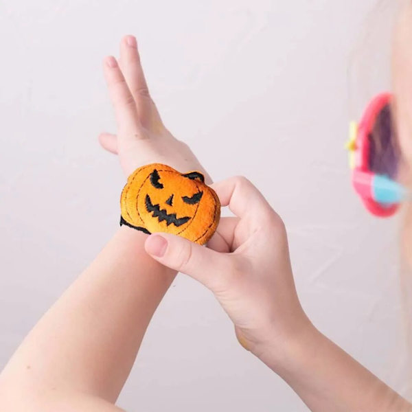 Halloween Påske Udstoppede Legetøj Hænder Klap Cirkel Tegneserie Græskar Spøgelse Hånd Klap Cirkel Ring Armbånd Baby Ryste Håndledsbånd style 1