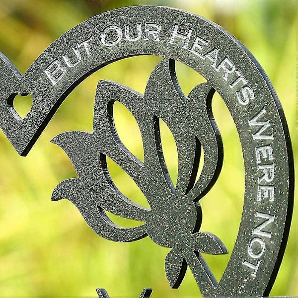 Hjerteformet Plakett Ornament Metall Stake Ord Kort Dine Vinger Var, Men Vårt Hjerte Var Ikke For Garde