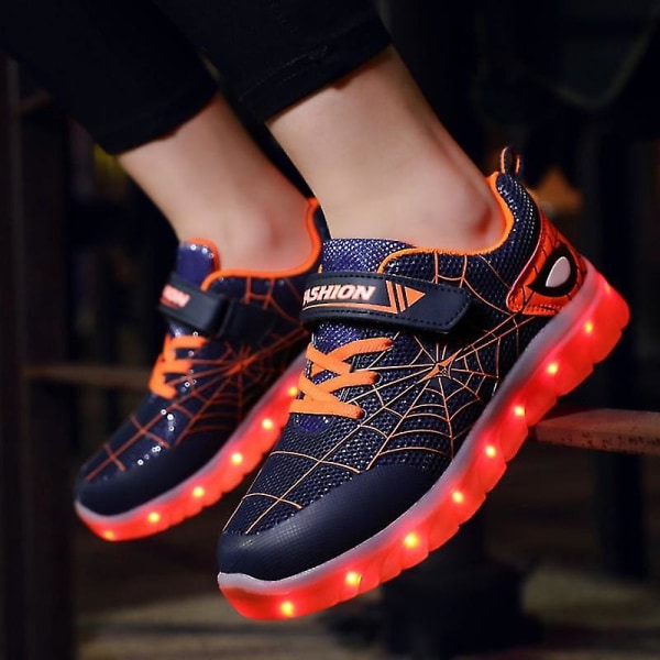 Barn Sneakers Led Lights Löparskor Spindelnätsmönster Flickor Pojkar Casual Skateboard Skor USB Charging Luminous Sportskor 807Blue Orange 27