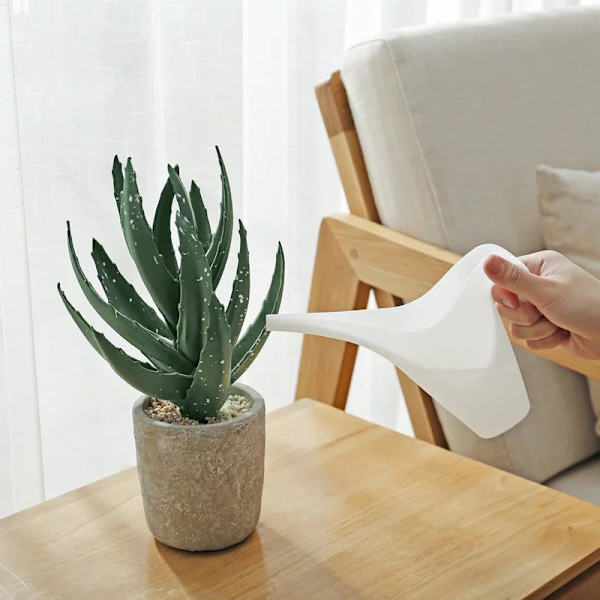 Vandkande til vanding af plastikplanter med lang mund aprict 19*7*18.5cm