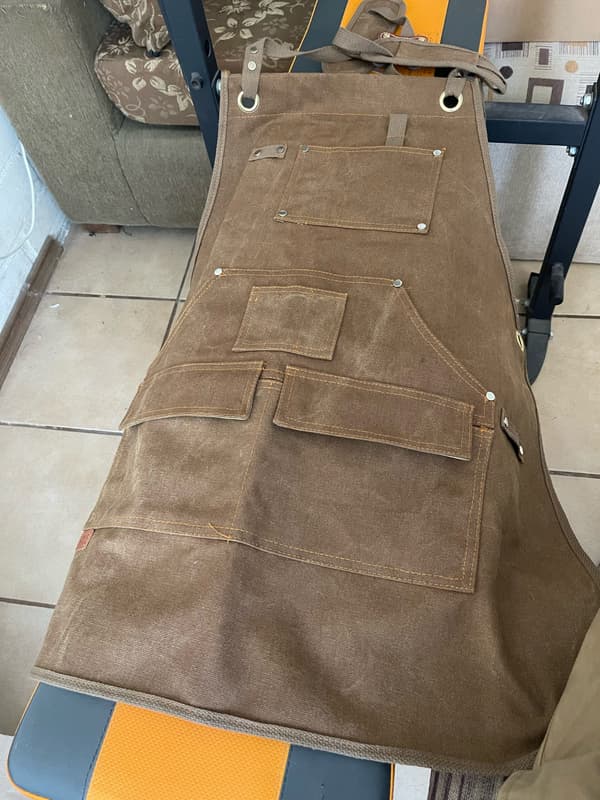 Arbetsredskapsförkläde i canvas med målning brown