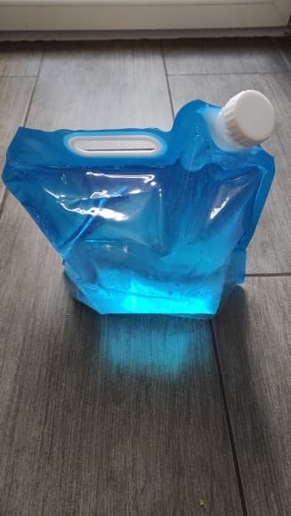 Transportabel vandpose i plast med sammenklappelig hvid beholder white 5L