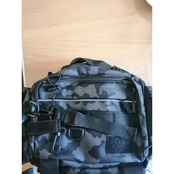 Multifunktionell lutande axelväska för fiske Scorpio Camo