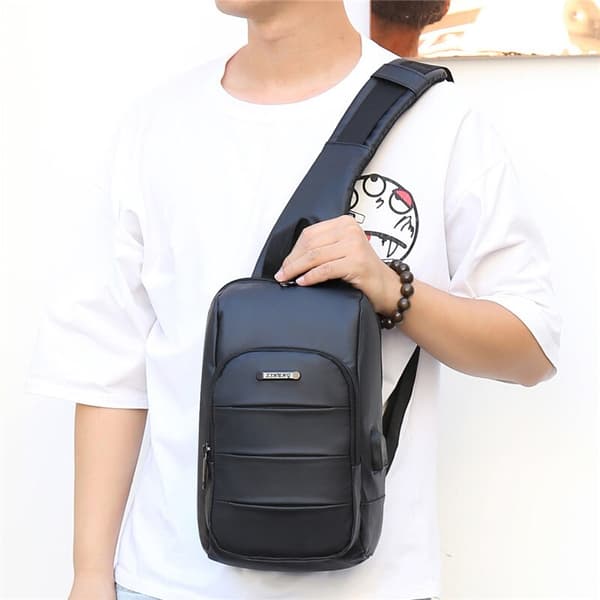 Vattentät USB Crossbody Bags Axelväskor black
