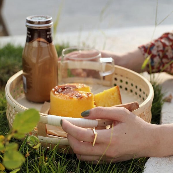 Serveringsbricka i rotting Rund efterrättstallrik Picknickdesserter