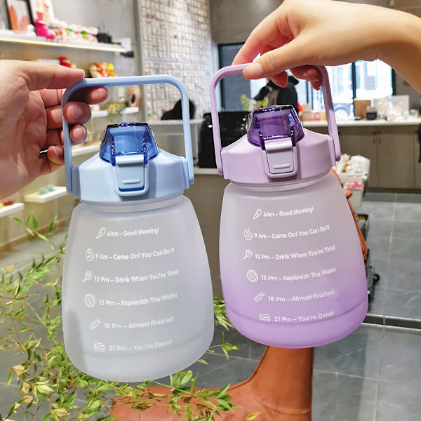 Bærbar vandflaske BPA-fri 1400ML drikkedunk med tidsmarkering Gradient Purple