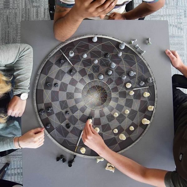 Spännande Schack för tre spelare - Runt bräde, samma regler! multifärg