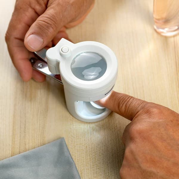 Nagelklippare med LED och förstoringsglas grå