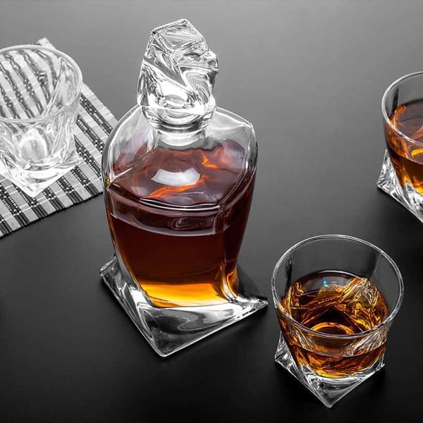 Elegant Karaffset: Kristallglas, Whiskystenar & Träförvaring Transparent