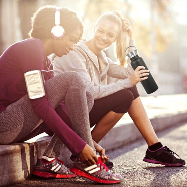 Musta ruostumattomasta teräksestä valmistettu vesipullo, 600 ml:n tyhjiöeristetty kaksinkertainen matkapullo, jossa on vuotamaton kansi ja kahva, metallista valmistettu uudelleenkäytettävä vakiosuu F Black
