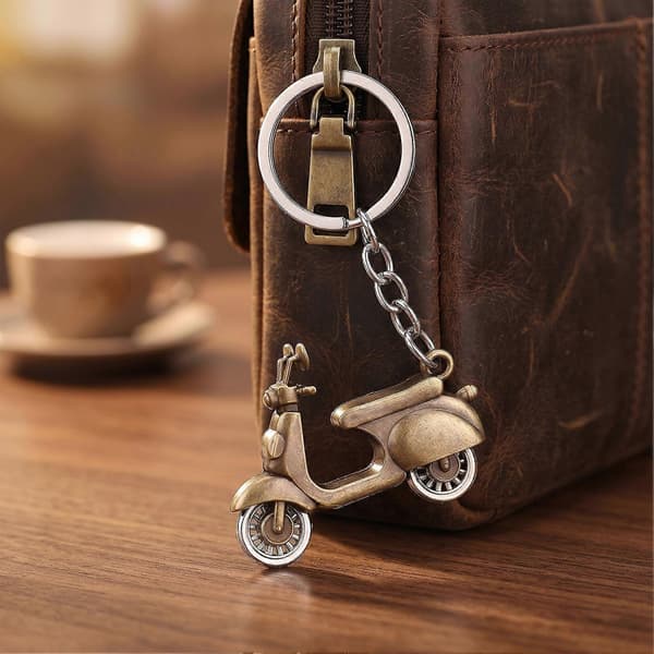 Retro Scooter Nøglering – Legering Elektrisk Charm – til Mænd Kvinder Stilfuld Gave Grey A