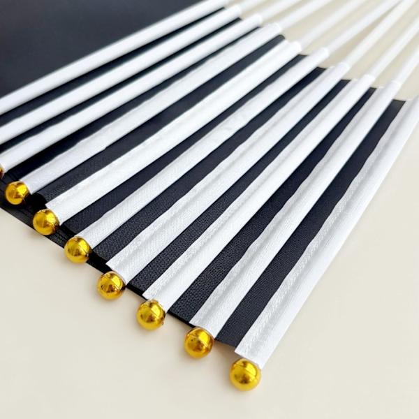 25-pack enfärgade svarta flaggor, små, enfärgade svarta DIY-flaggor på pinne, partydekorationer för parader, invigningar, barnkalas, firande av evenemang, Black