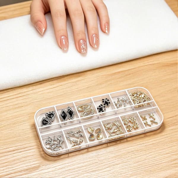 Neglepyntssæt – Sommerfugle- og Hjerteformer – til Manicuredekoration Silver