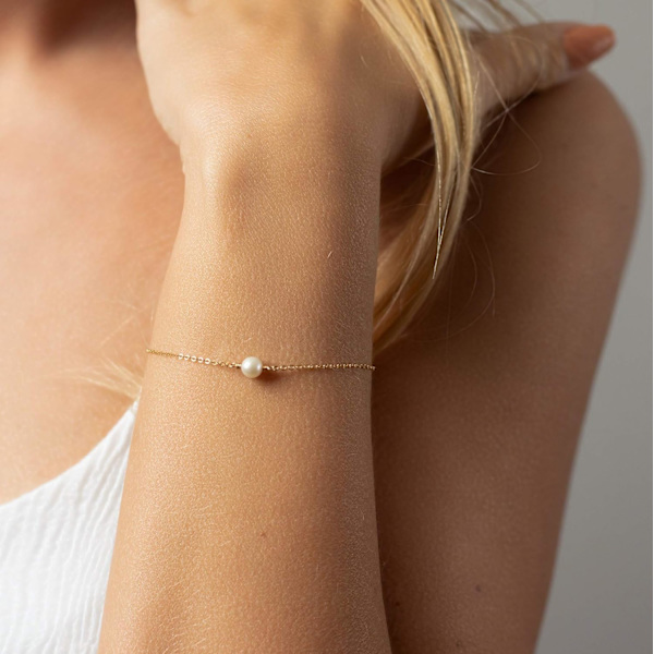 Armband för kvinnor 14K guldpläterad delikat kedja enkelt smycke sött för flickor 1 Pearl 2 Layer Satellite Chain