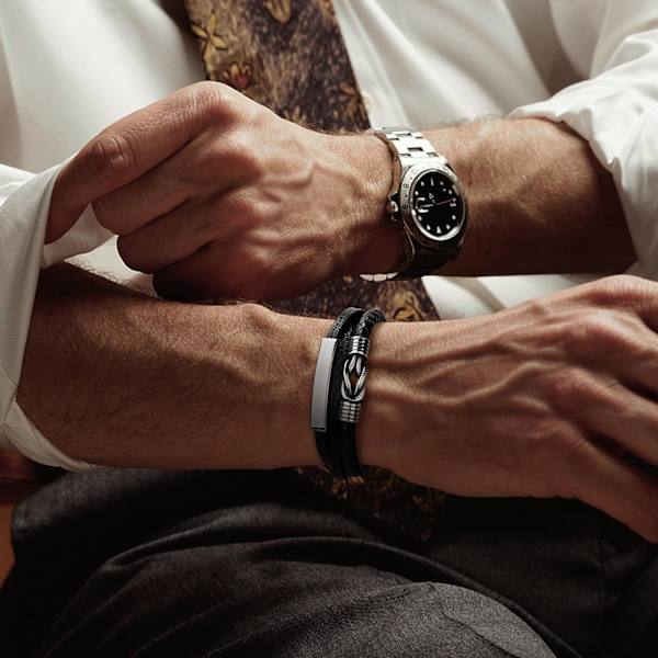 2 st läderarmband för män, klassiska svarta flätade armbandspresenter till honom pojkvän make pappa son pojkar magnetiskt spänne manligt armband Alla hjärtans dag Schwarz