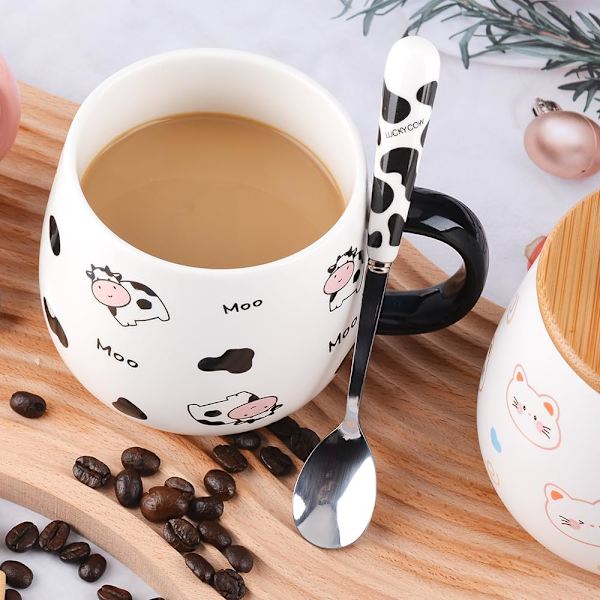 Sød dyrekaffekop med låg og ske, søde ko-print ting gaver, keramisk tekande, Kawaii-kop, tegneseriekaffekop gave til kvinder kontor og Black and White