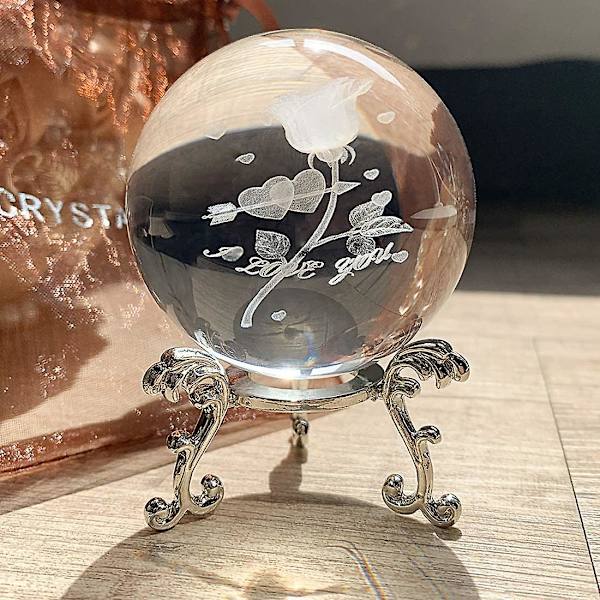 Kristall 2,4 tum (60 mm) Carving Rose Crystal Ball med Sliver-pläterad Blommande Stativ  (HY)