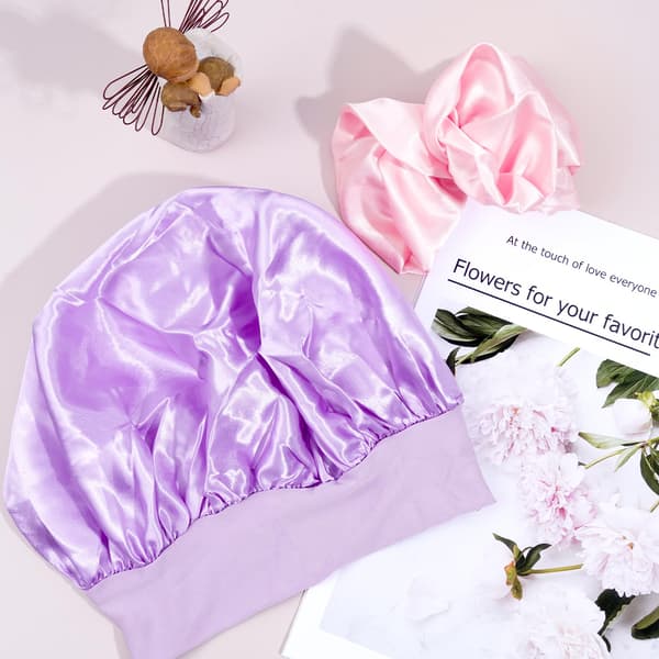 2 krøllede silke badehætter til kvinder, med elastikbånd, i pink og lys lilla.