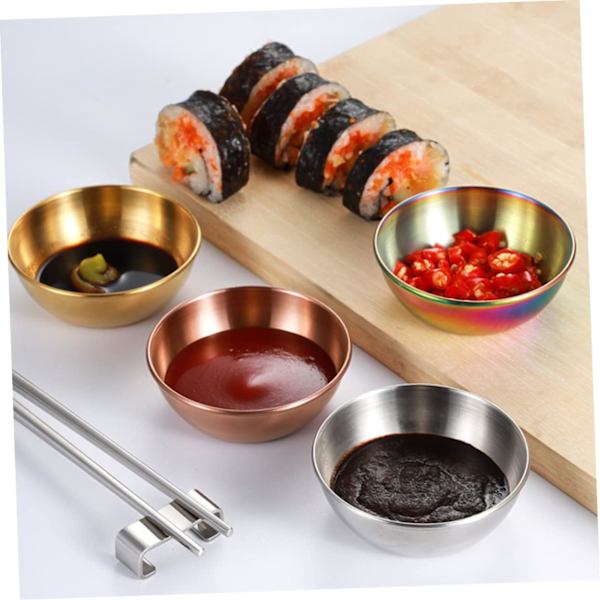 Fyra serverings gyllene tallrikar i metall, fat, små tallrikar, franska sushi-tillbehör, dessert, runda chilikoppar