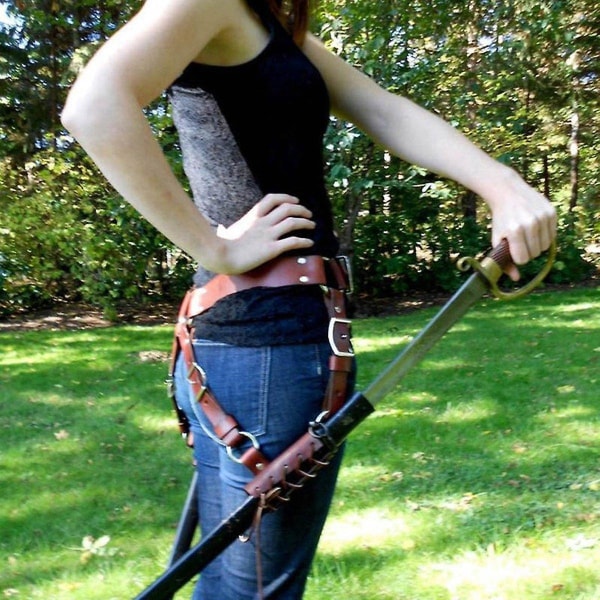 Kvinner middelalderskinn dobbel slirebelte Vintage Warrior Dual Sword Sheath Cosplay Midje Accesso