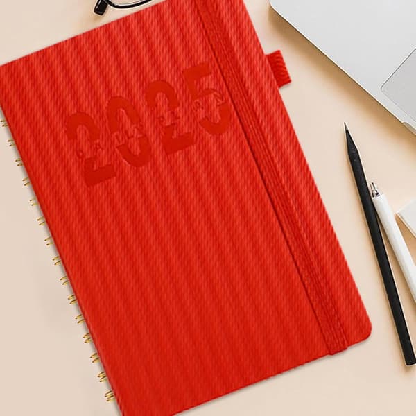 Daglig Organizer Planner - 2025 Dagbog Agenda Planner Notesblok | Bogmærker Design Daglig Organizer Notesbog til Arbejdsområde, Rejser, Forretningsrejse[DB] Red