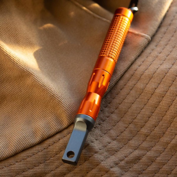 Eldstartare - Traditionell ferrostav, överlevnadständare med halsband och multiverktyg Striker Orange