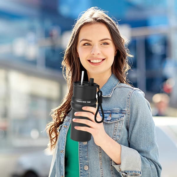 Isolerad bilmugg - 710 ml isolerad kaffemugg med lock och sugrör (DB)