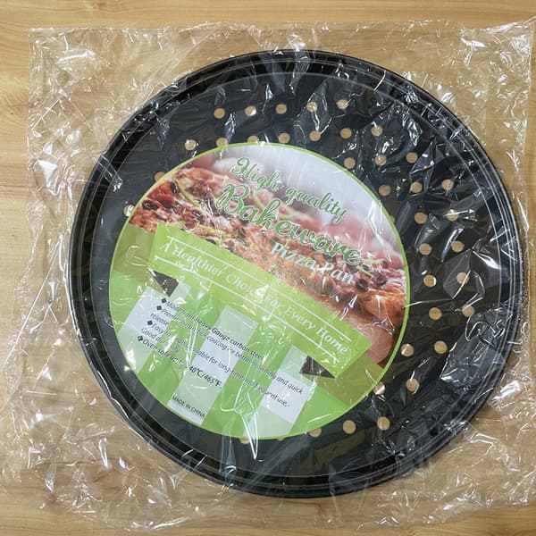 Perforeret pizzapande, 32 cm diameter, non-stick, varmer jævnt, 1,5 cm høj kant, sort. (DB)