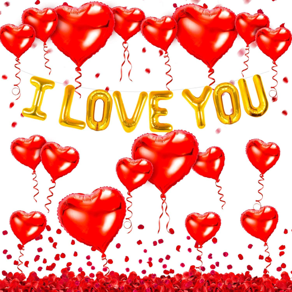 I Love You -ilmapallot ja sydänilmapallot ruusun terälehdillä