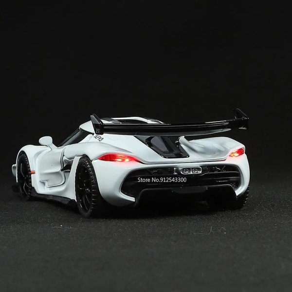 1/32 Koenigseggin metalliseosleluautomallin painevalaisinsimulaatio, jossa ääni vedetään taaksepäin Mallin urheiluautolelut pojalle syntymäpäivälahjakokoelma [DB] Whie