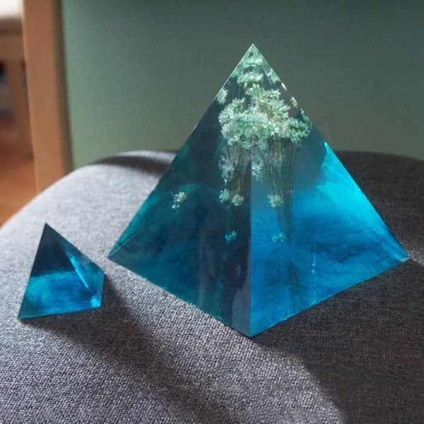 Silikoneform - Uspecificeret - Pyramide - 15x15x15cm - Transparent hvid - Til voksne[DB]