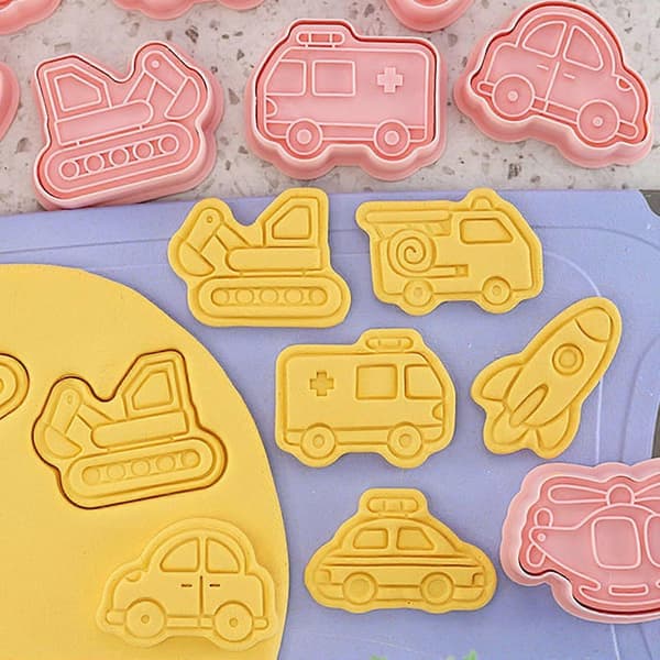 8-dele Køretøjsmønster Cookie Cutters, Non-Stick PP Cookieforme til Børn, Ferie Bageforme til Brød, Kage, Chokolade