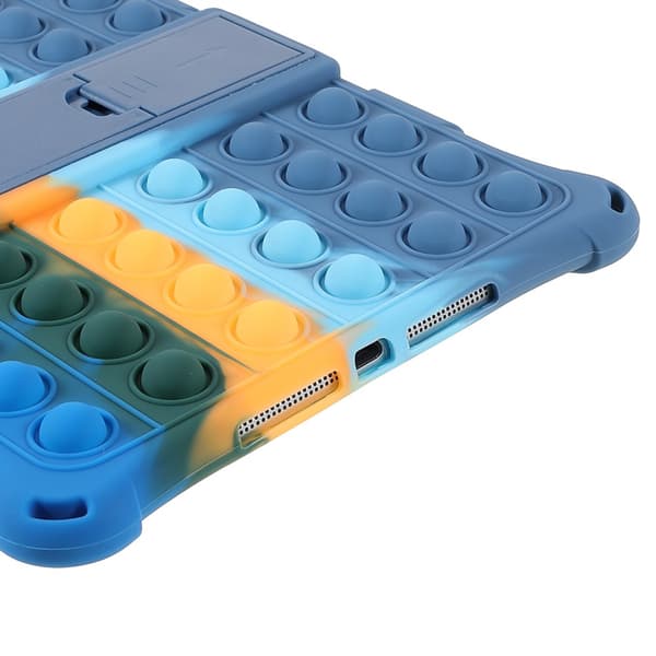 iPad 9.7 5. generation (2017) Cover Pop It Fidget Multiblå