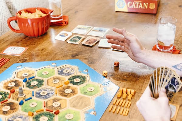 Catan-lautapeli aikuisille ja perheille, ikä 10+