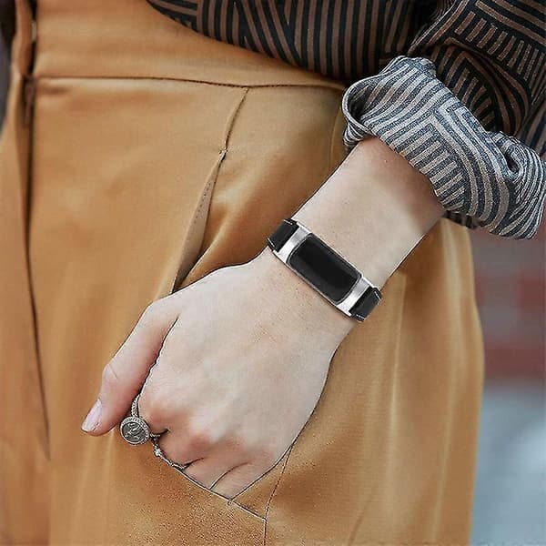 Premium ægte læderrem til Fitbit Charge 5/6 - Blød justerbar erstatningsrem sort