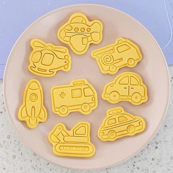 8-dele Køretøjsmønster Cookie Cutters, Non-Stick PP Cookieforme til Børn, Ferie Bageforme til Brød, Kage, Chokolade